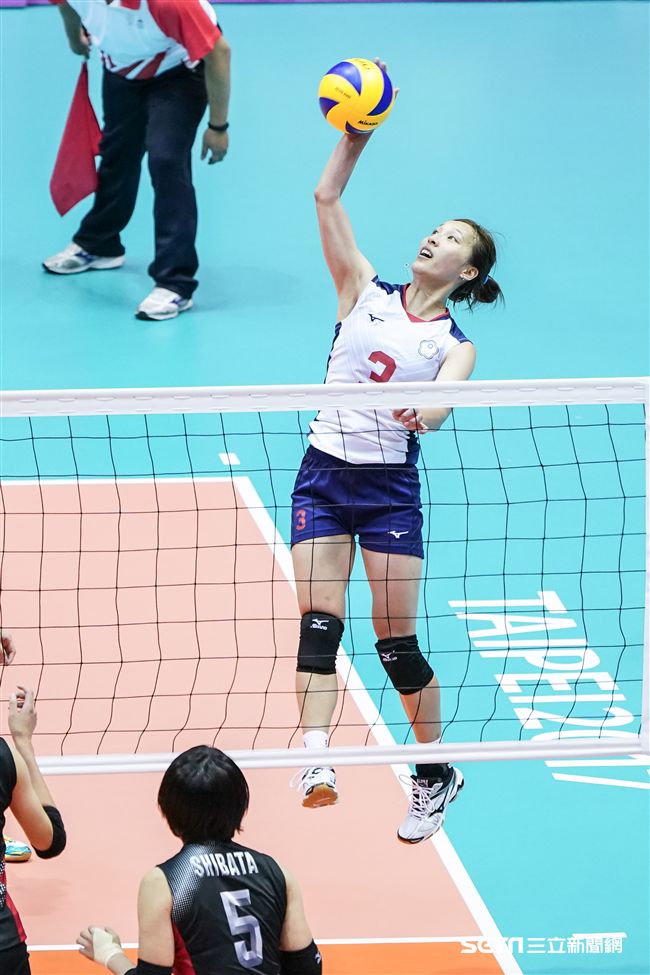 世大運女子排球中華隊與日本爭奪冠軍賽門票。　（圖／記者林敬旻攝）