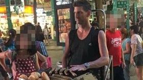 老外,洋人,香腸,西門町,移動式,烤爐,支點　圖／翻攝自臉書爆笑公社