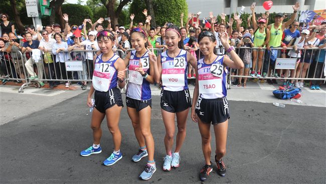 女子半馬團體摘銅　台灣首面長跑獎牌