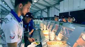 俄羅斯羽球選手Vasily Kuznetsov紀錄世大運、選手村、餐廳、鹹酥雞／Vasily Kuznetsov YouTube