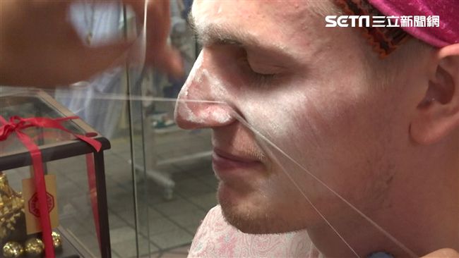 挽面初體驗！世大運選手痛到歪腰