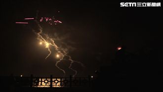 「萬平操演」實彈射擊　火光如仙女棒