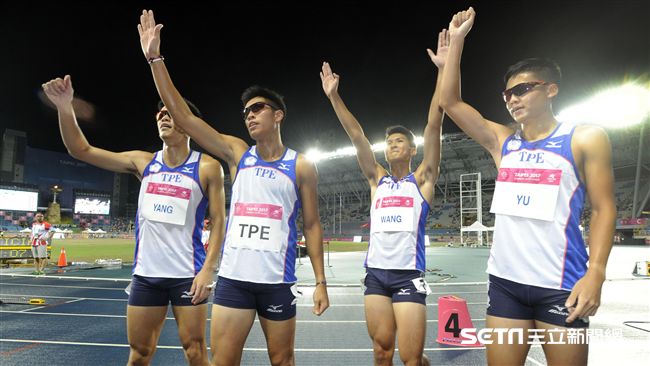楊俊瀚加持　世大運四百接力台獲銅牌（記者邱榮吉攝影）