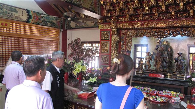 熟女求姻緣開「三高」　月老：辦不到