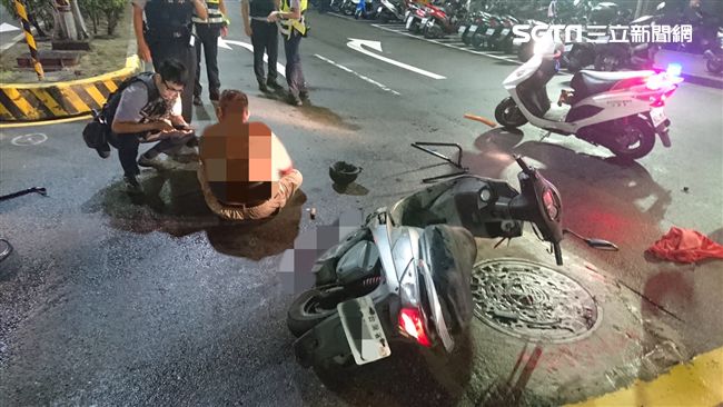 排隊洗澡爆糾紛　老屁孩持雙刀砍同事