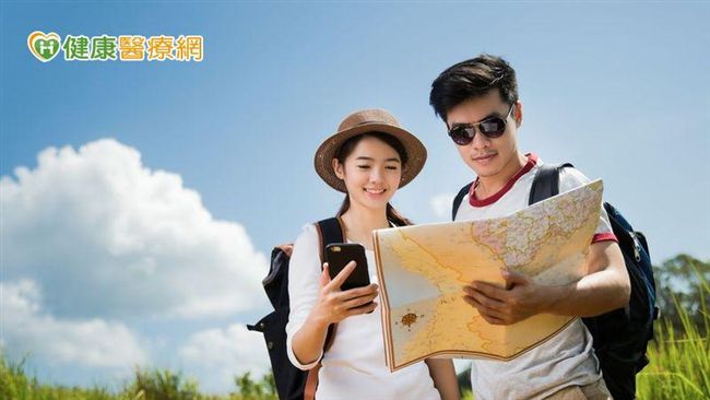 夏季輕旅行　隱形眼鏡選擇關鍵