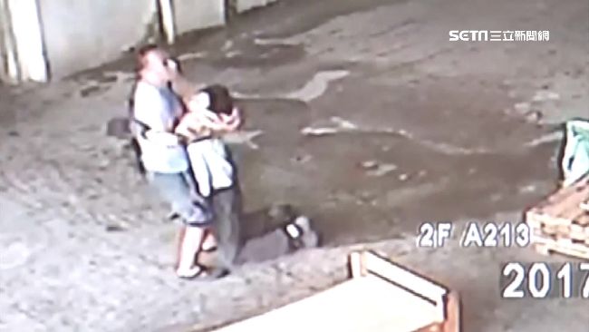 漁貨老闆暈倒在冷凍庫　險成人體冰棍