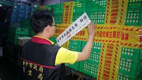 防堵芬普尼問題蛋　中市封存2000多公斤彰化、南投等多縣市陸續傳出有牧場出產的雞蛋被檢出芬普尼（Fipronil）超標。問題蛋品疑似販售至台中市，台中市衛生局啟動稽查，共封存2973公斤問題蛋品，退回原牧場銷毀。（台中市衛生局提供）中央社記者趙麗妍傳真　106年8月24日