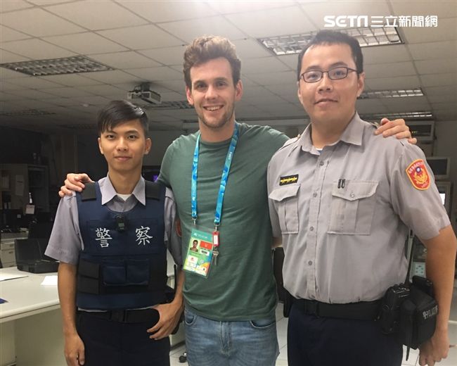 紐選手遊101掉手機　警民火速尋回