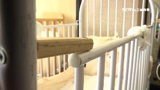 就像打石膏！五星級飯店爆恐怖嬰兒床