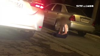 白衣女子七夕夜癱地！大馬路自摑踹車