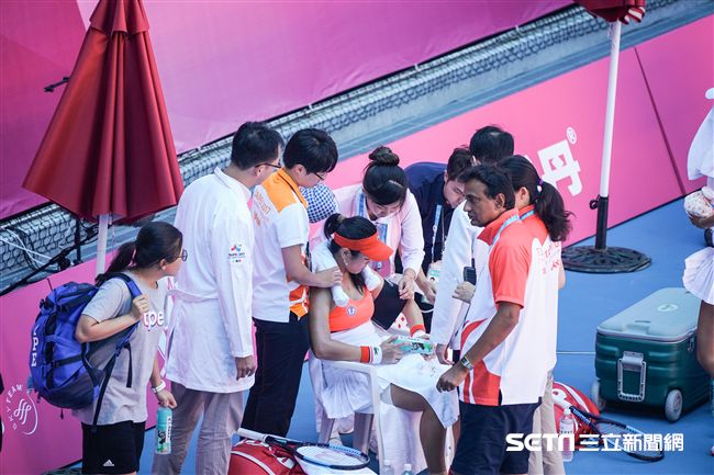 世大運網球女子團體中華隊詹詠然、詹皓晴。（圖／記者林敬旻攝）