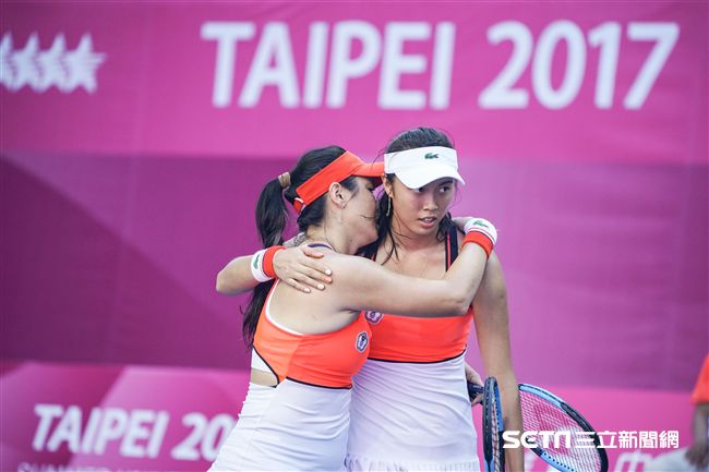 世大運網球女子團體中華隊詹詠然、詹皓晴。（圖／記者林敬旻攝）