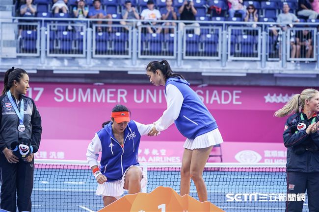 世大運網球女子團體中華隊詹詠然、詹皓晴。（圖／記者林敬旻攝）