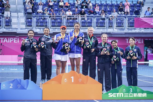 世大運網球女子團體中華隊詹詠然、詹皓晴。（圖／記者林敬旻攝）