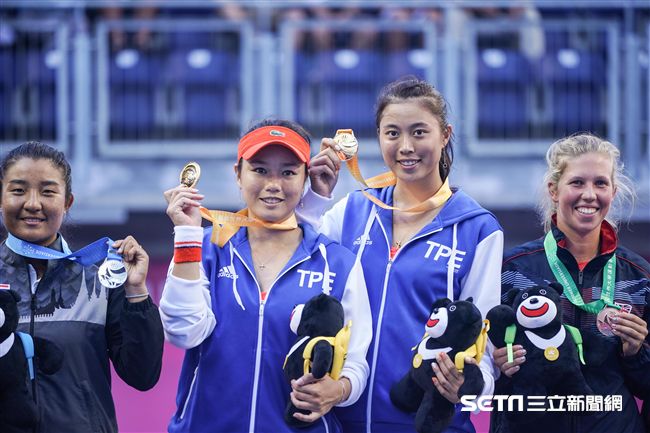 世大運網球女子團體中華隊詹詠然、詹皓晴。（圖／記者林敬旻攝）