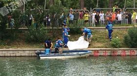 中國大陸,無業,啃老族,輕身,要錢,跳河,工作,游泳（圖／翻攝自新浪網）http://news.sina.com.cn/s/wh/2017-08-26/doc-ifykiqfe1825047.shtml