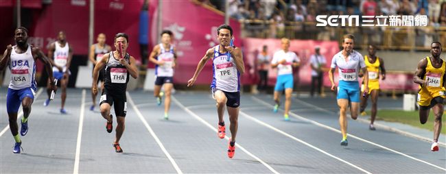 楊俊瀚加持　世大運四百接力台獲銅牌（記者邱榮吉攝影）