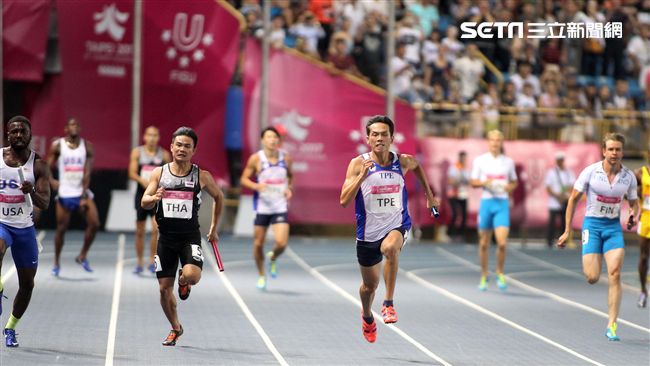 楊俊瀚加持　世大運四百接力台獲銅牌（記者邱榮吉攝影）