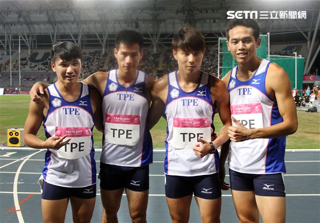 世大運男子400公尺接力第１棒開路先鋒是魏溢慶、第2棒是楊俊瀚，3棒是鄭博宇，最後一棒陳家薰，跑出39.06獲銅牌。（記者邱榮吉/攝影）