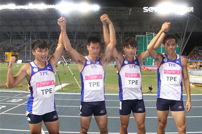 世大運男子400公尺接力第１棒開路先鋒是魏溢慶、第2棒是楊俊瀚，3棒是鄭博宇，最後一棒陳家薰，跑出39.06獲銅牌。（記者邱榮吉/攝影）