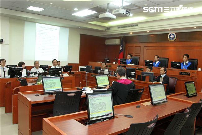 高院刑專一庭含冤14年特赦蘇炳坤案再審，院長認為具有法治教育意義，破例開放媒體拍攝法庭。（記者邱榮吉/攝影）