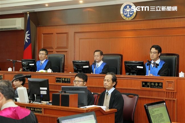 高院刑專一庭含冤14年特赦蘇炳坤案再審，院長認為具有法治教育意義，破例開放媒體拍攝法庭。（記者邱榮吉/攝影）