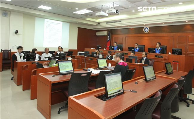 高院刑專一庭含冤14年特赦蘇炳坤案再審，院長認為具有法治教育意義，破例開放媒體拍攝法庭。（記者邱榮吉/攝影）