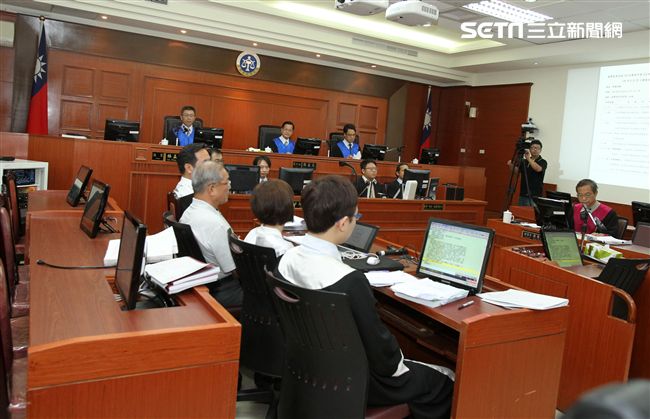 高院刑專一庭含冤14年特赦蘇炳坤案再審，院長認為具有法治教育意義，破例開放媒體拍攝法庭。（記者邱榮吉/攝影）