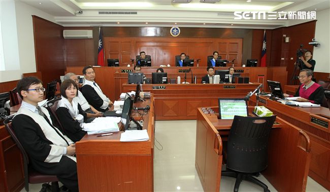 高院刑專一庭含冤14年特赦蘇炳坤案再審，院長認為具有法治教育意義，破例開放媒體拍攝法庭。（記者邱榮吉/攝影）