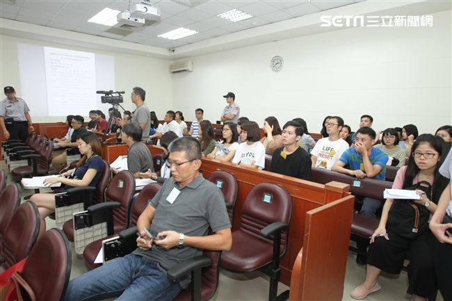 高院刑專一庭含冤14年特赦蘇炳坤案再審，院長認為具有法治教育意義，破例開放媒體拍攝法庭。（記者邱榮吉/攝影）