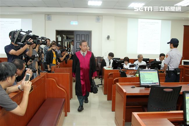 高院刑專一庭含冤14年特赦蘇炳坤案再審，院長認為具有法治教育意義，破例開放媒體拍攝法庭。（記者邱榮吉/攝影）