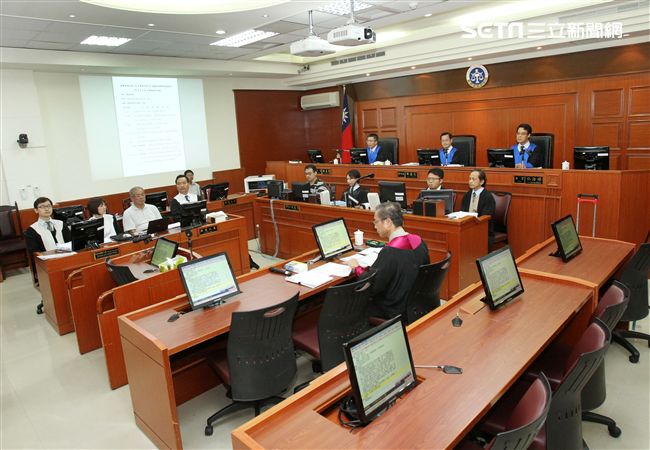 高院刑專一庭含冤14年特赦蘇炳坤案再審，院長認為具有法治教育意義，破例開放媒體拍攝法庭。（記者邱榮吉/攝影）