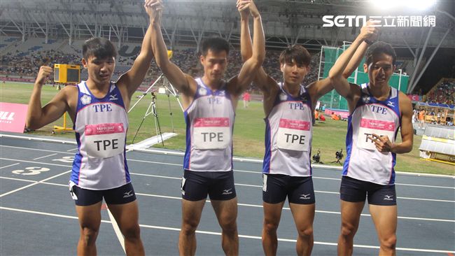 世大運男子400公尺接力第１棒開路先鋒是魏溢慶、第2棒是楊俊瀚，3棒是鄭博宇，最後一棒陳家薰，跑出39.06獲銅牌。（記者邱榮吉/攝影）