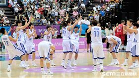 中華女籃賽後跳舞回饋球迷（圖／記者劉家維攝）