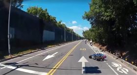 騎機車滑手機_https://www.facebook.com/groups/730994103593285/permalink/2171961882829826/