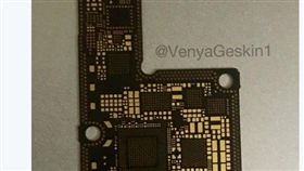 	科技達人格斯欽（Benjamin Geskin）在推特上貼出一張據稱是iPhone 8的內部主機板外洩照，引起外媒注意。 （圖／翻攝自Benjamin Geskin推特） https://twitter.com/venyageskin1 蘋果, iPhone 8,主機板,螢幕組裝,格斯欽,Benjamin Geskin,推特