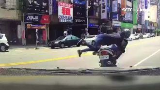 三寶直接切車道　情侶雙載遭撞噴飛