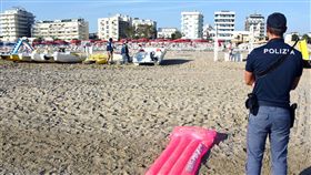 波蘭女子與男友在義大利里米尼海灘度假時，慘遭4名男子輪姦。（美聯社／達志影像）