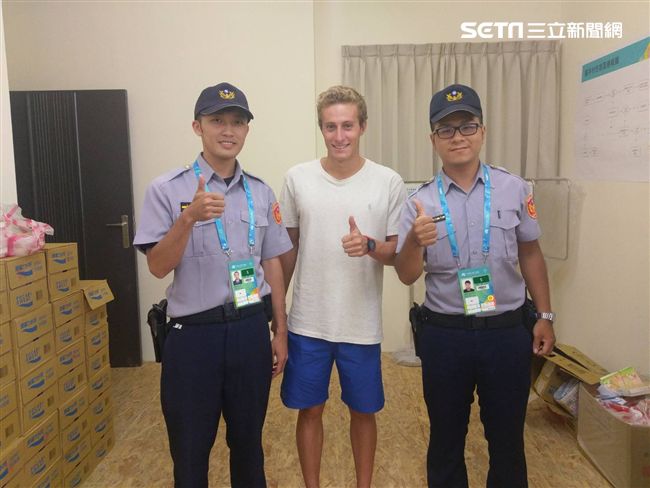 義選手遊101掉皮夾　警民火速尋回