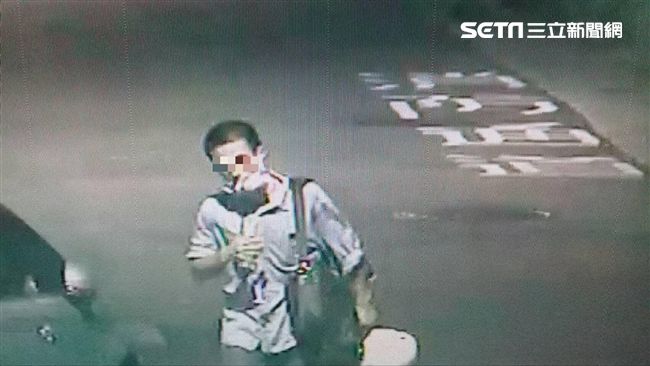 螢光慢跑鞋太好認　搶匪當女友面遭逮