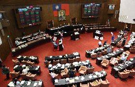 立院處理前瞻預算案　藍提復議拖時間