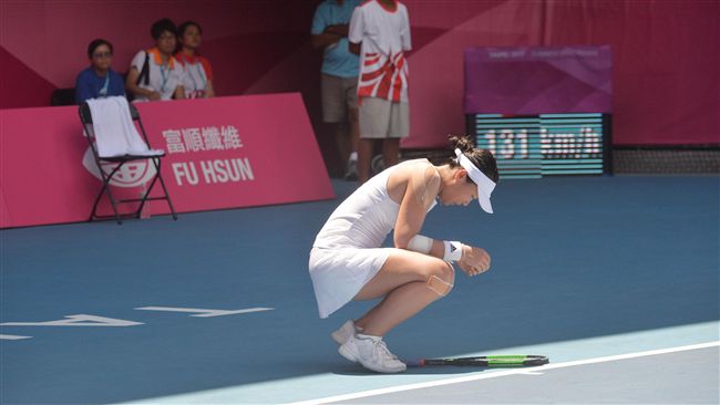 網球場不蓋屋頂成地獄　都是他決定的