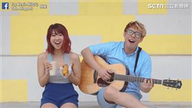 樂團主唱串連17首90年代經典歌曲。（圖／翻攝自Tay Kexin 郑可心臉書）