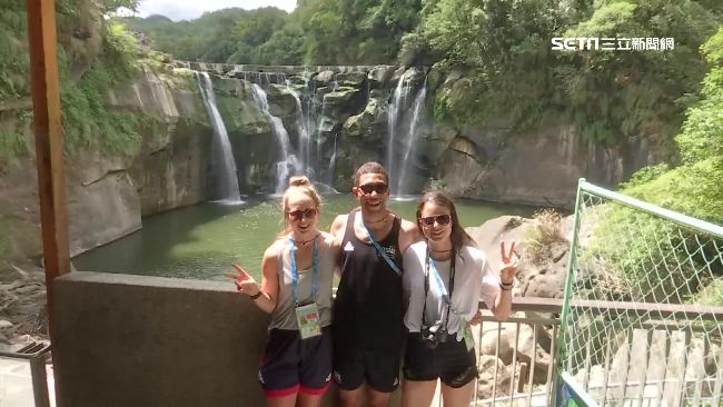 看瀑布放天燈　紐國選手讚：來台值得