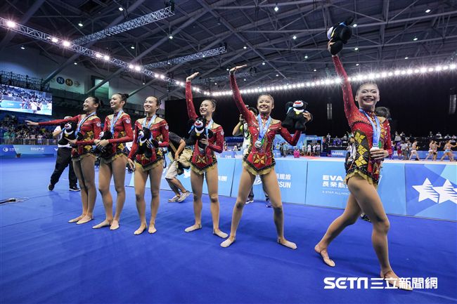 完美三球兩繩　台灣體操團體奪銀
