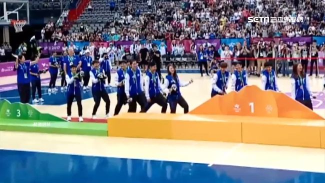 歐美超紅抖肩舞　女籃奪銅大跳獻球迷