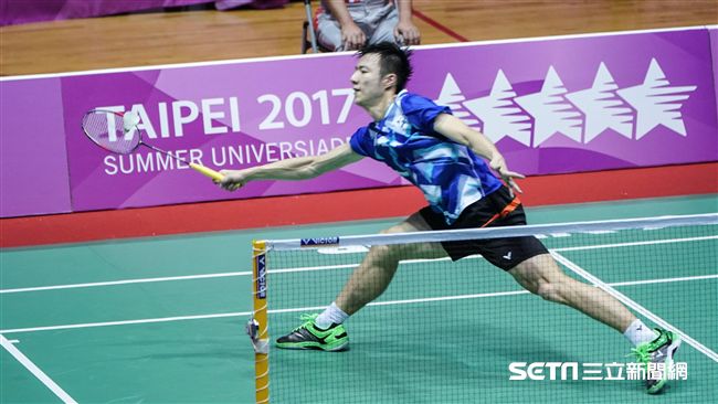 王子維輕鬆解決日本　奪羽球男單首金