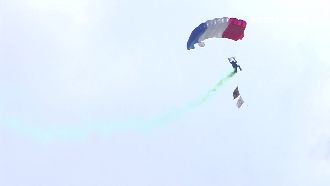 阿帕契演練煙霧瀰漫　民眾報案墜機了