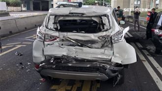 貨車連撞5車　Kuga被封護主神車